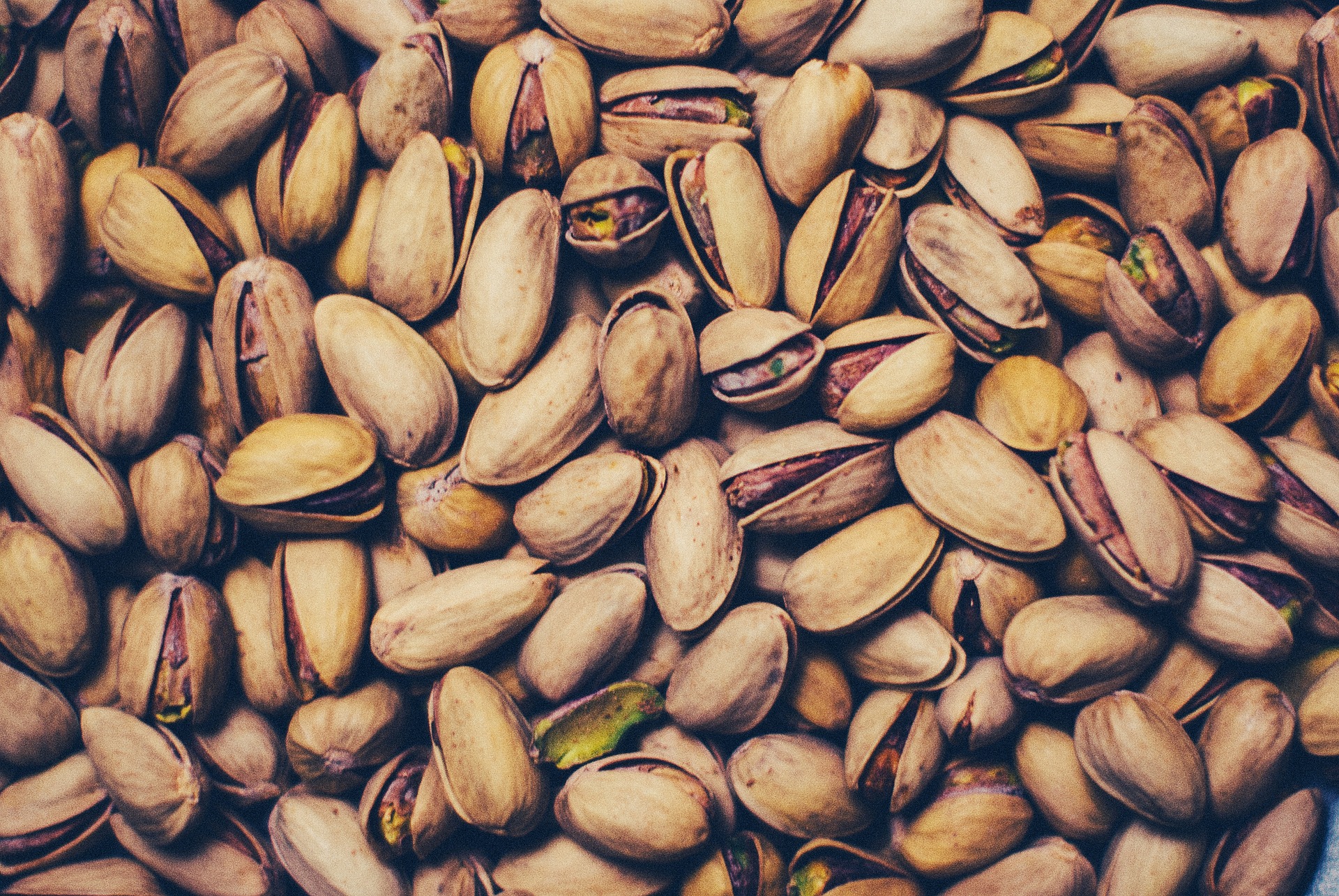 pistachios-2619324_1920